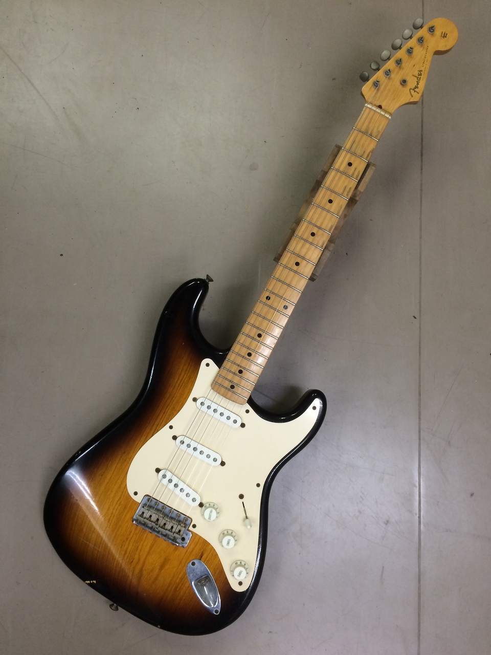 Fender Custom Shop: Electric Guitar 1954 Stratocaster Relic USED