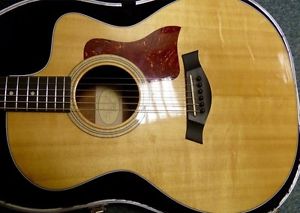 MINT Taylor 214CE bear claw spruce top, expression system, deluxe hardshell case