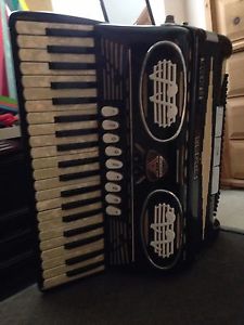 ANTIQUE EXCELSIOR ACCORDIAN