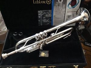 AWESOME BUY PLAYS GREAT LARGE BORE TRUE MARTIN COMMITTEE T3465 SILVER Bb TRUMPET