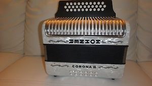 HOHNER CORONA III  3 ACCORDION ; WHITE PEARL ;