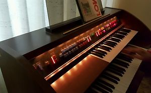 Two tier 88 key Lowrey Pageant Organ LC/10