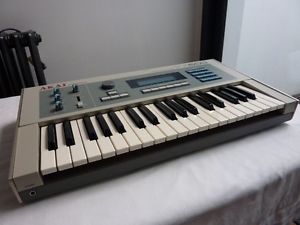 Akai VX600 matrix synthesiser in outstanding condition