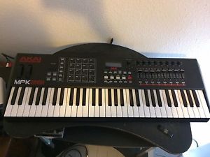 BUNDLE: Kontakt 10 Ultimate Recording Software & Akai MPK261 controller