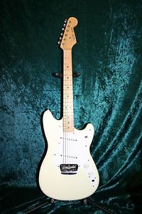 MINT Fender Duo Sonic 1993 Arctic White W/ Baxstage Plush Gig-Bag