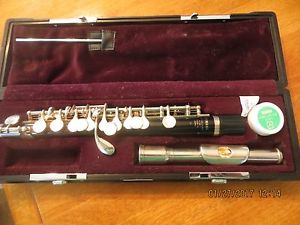 YAMAHA YPC-32 PICCOLO W/ CASE ~ REALLY NICE CONDITION! LOOK!