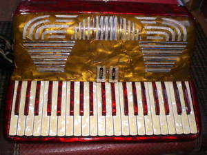 VINTAGE WILKINS ACCORDION MADE IN ITALY (QUITE NICE)