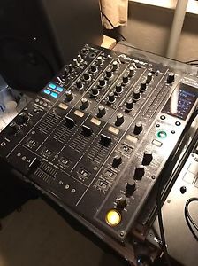 Poineer DJM 800 - Professional 4 channel Mixer - EXCELLENT condition!