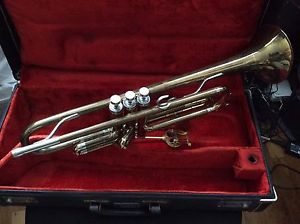Awesome Player and Gift MARTIN IMPERIAL Bb JAZz TRUMPET Conn Buttons+ Case Lyre