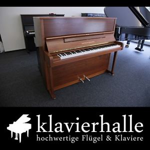 Hochwertiges Grotrian-Steinweg Klavier, Modell 122, Nussbaum satiniert, Bj.1982