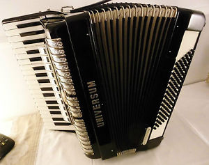 Schönes Akkordeon ROYAL STANDARD METEOR, 120 B./11 Reg.+ Koffer