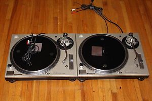 (2)Technics 1200 MK5 DJ Turntables + 1 Original box and 1 Dustcover