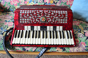 Royal Standard Accordion 4/5 Reeds 120 Bass