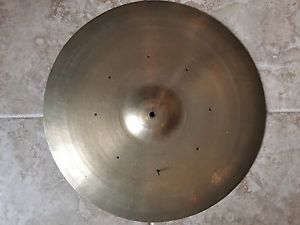 Vintage Zildjain Co Avedis Genuine Turkish Cymbal 20