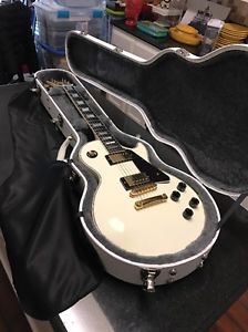 Gibson 2011 Les Paul Custom/Ebony Neck & Rare White Case.