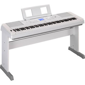 Yamaha DGX-660 88-Note Digital Grand Piano, White  (DGX660B) USED