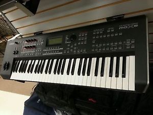 Yamaha MOX6 - 61Keys Polyphonic Synthesizer MIDI Workstation DAW
