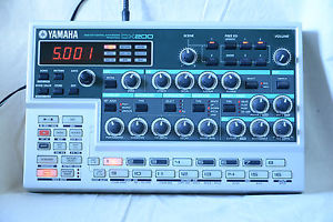 Yamaha DX200 Desktop Control FM Synthsizer DX7 PLG150-DX w/ power supply