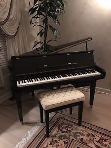 Samick SIG-151 G Baby Grand Piano (lightly used)