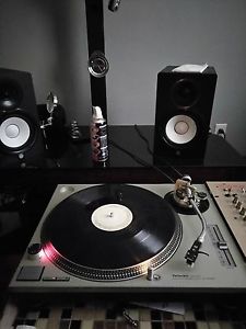 Technics SL-1200 MK2 Turntables