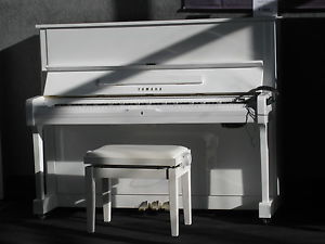 YAMAHA U1 Silent in hochglanz-weiß  von REHA-PIANO-AURICH