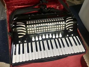 VINTAGE Electric Accordion Made in Italy Brand? HELP ME I. D. THIS! NO RESERVE!