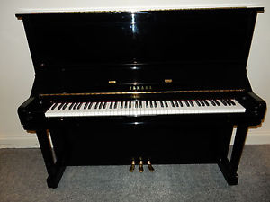 YAMAHA U3 YU3 UPRIGHT PIANO. ONLY 18 YEARS OLD AMAZING SOUND AND TOUCH