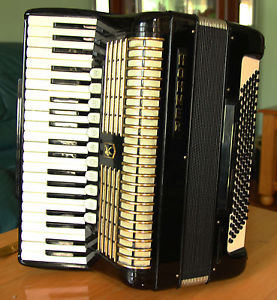 Beautiful Hohner Accordion with hard case,  excellent condition 120 bass