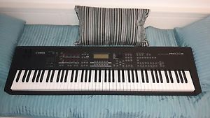 Yamaha MOX8 Synthesizer