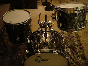 VINTAGE GRETSCH 70s STOP SIGN BADGE MATCHED DRUM SET THAT IS VERY CLEAN.....NICE