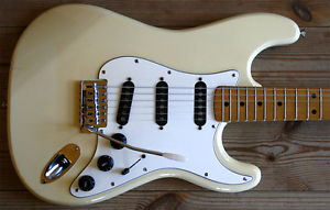 VERY RARE  CREAM COLOR VINTAGE 70s IBANEZ STRATOCASTER MODEL 2375 MADE IN JAPAN