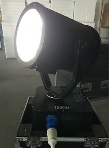 New SearchLight 1000-watt plugs in to 110v outlet  super bright Flight Case