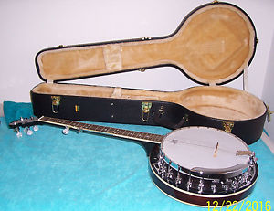 Alvarez  5 string Banjo,  Scruggs tuners  slide capo  W/ hard case Very Clean