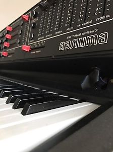 Aelita 3 OSC Soviet Analog Synthesizer: Moog-esque. Midified! Converted to 110v!