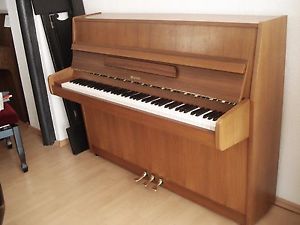 Gutes Klavier von Hellas, gestimmt, auch als Silent-Klavier!