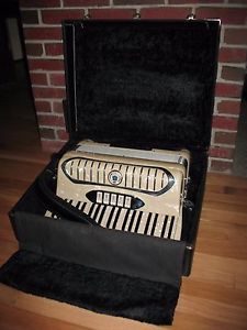 Vintage stradavox accordion restored rewaxed cleaned tuned with hard case