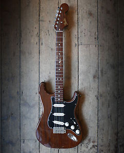 2000's FENDER CUSTOM SHOP MASTERBUILT SOLID R/W STRATOCASTER BY DALE WILSON