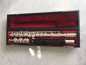 Yamaha YFL-511 Silver Flute With Wooden Headjoint. *Price Reduced*
