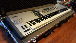 Yamaha MOTIF ES8 Keyboard Synthesizer