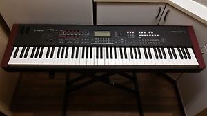 YAMAHA MOXF8 88-key weighted synth
