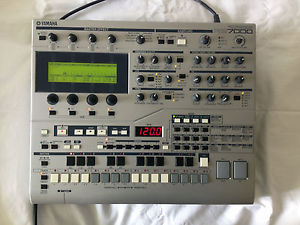 Yamaha RS7000 ( sampler, groovebox, synth )