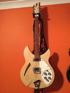 Rickenbacker Maple 330 + Case