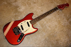 Fender 70 Mustang Used  w/ Hard case