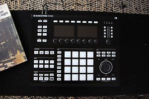 NATIVE INSTRUMENTS MASCHINE STUDIO BLACK + CUSTOM DECKSAVER + KOMPLETE SELECTION