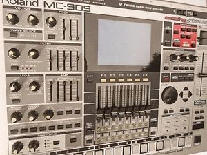 Roland MC-909 Sampling Groovebox w/ 128MB card