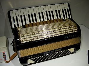 HOHNER VERDI VM ACCORDION 120 BASS ORIGINAL CASE 41 KEYS + 19 KEY BED WOW!