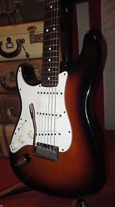 1996 Fender Lefty American Standard Stratocaster Electric Guitar Sunburst w Case