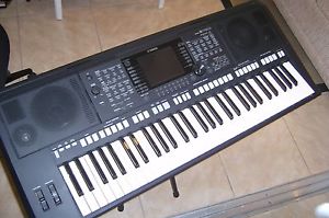 Yamaha PSR S750 Keyboard
