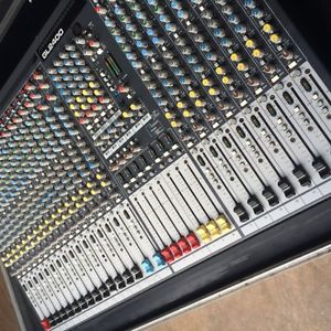 Allen and Heath GL2400 mixing desk ( Including Flightcase )