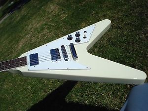 Gibson Flying V 120th Anniversary Classic Alpine White Near MINT 7.1 lbs w COA